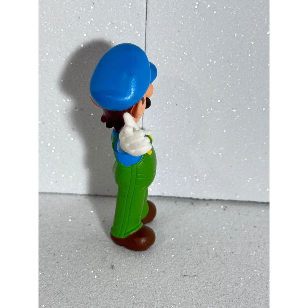 Jakks Pacific World of Nintendo Luigi Blue and Green Action Figure 2.5 inch